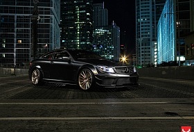 Безумный C63 AMG «Black Series» & диски Vossen Wheels